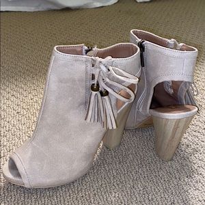heeled booties with the ankle cut out !